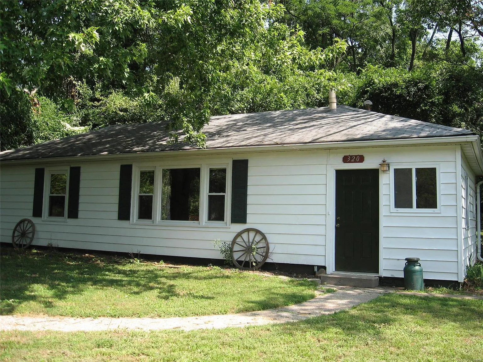320 Tower Dr photo 1