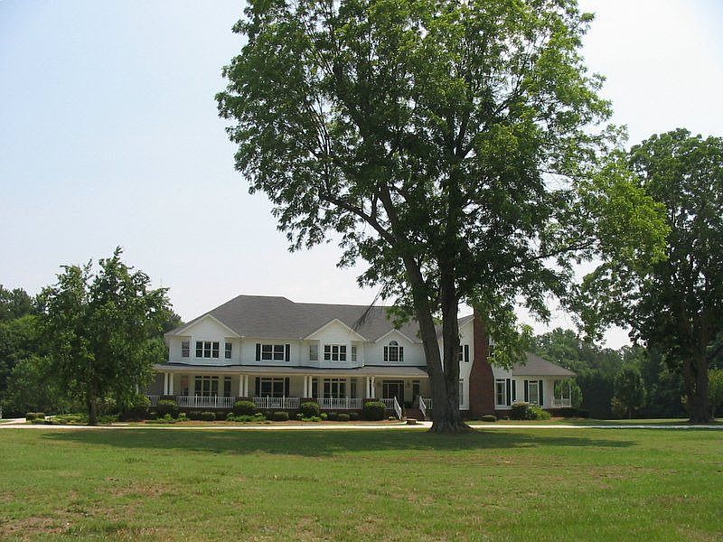 BEAUTIFUL EXECUTIVE HOME ON 6.5 ACRES