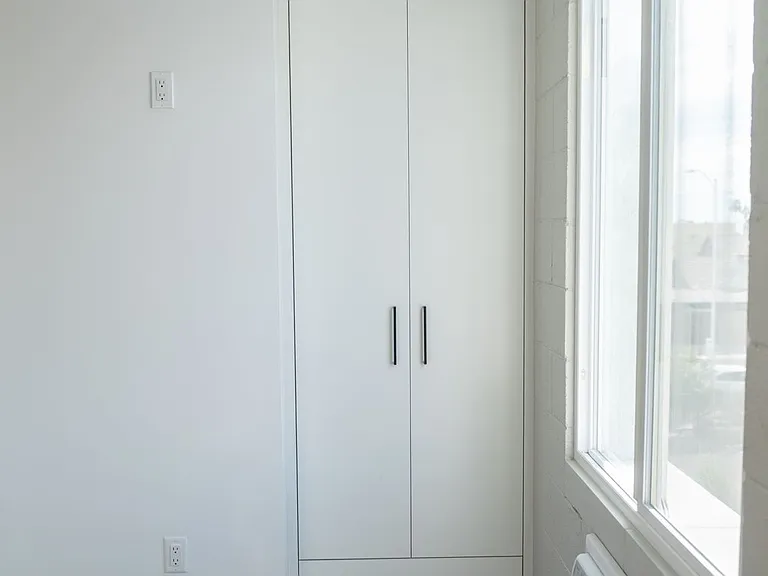 DLUX Lofts - Modern Downtown Studios — Photo 9