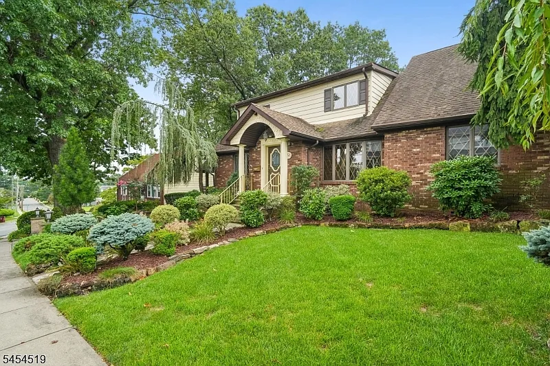 5 bed, 4.0 bath, $4,700 — Photo 2