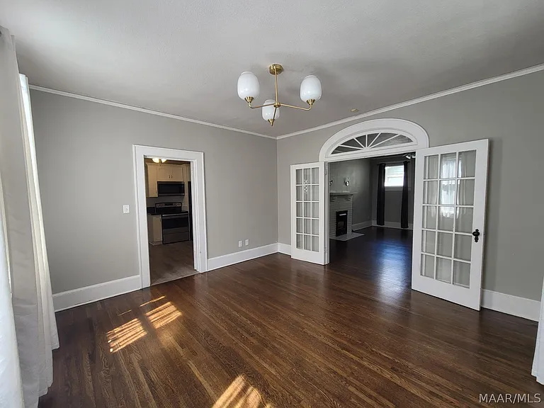 2243 Winona Ave — Photo 5