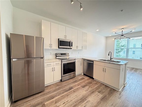 5th image of 525 Parkway Dr NE #417