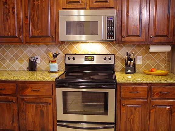 4th image of 25002 Wintergreen Dr