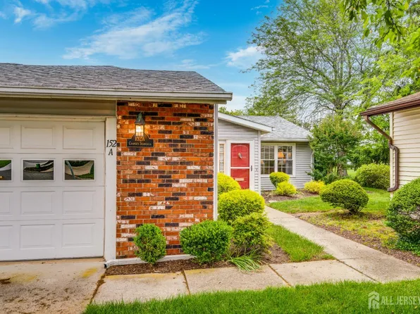152 Chatham Dr #A, Monroe Township, NJ 08831