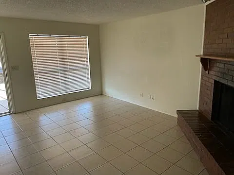 2 bed, 1.5 bath, 1132 sqft, $1,335 — Photo 2