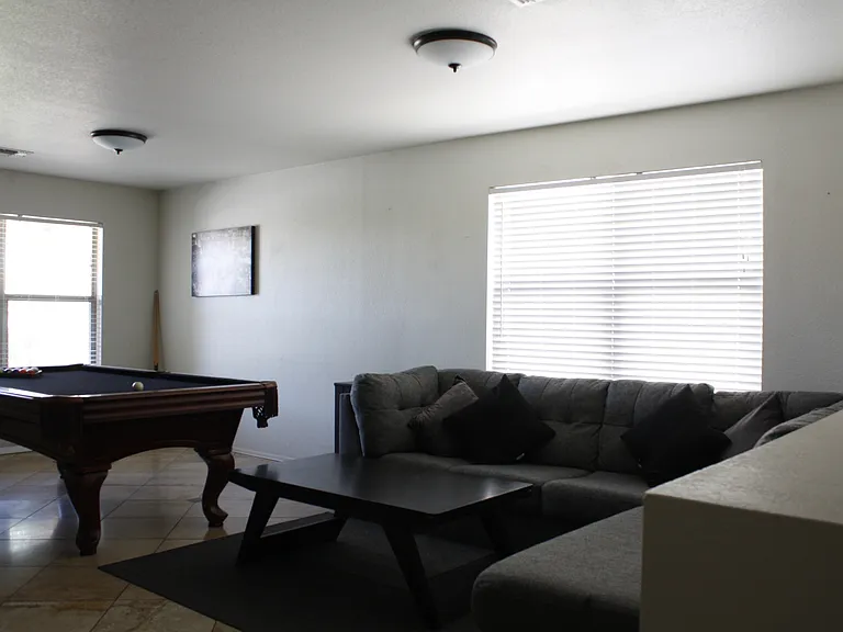 2817 W Silver Creek Ln — Photo 5