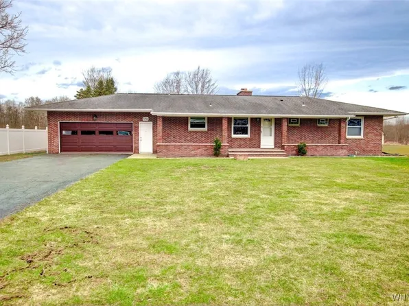 2250 Crittenden Rd, Alden, NY 14004