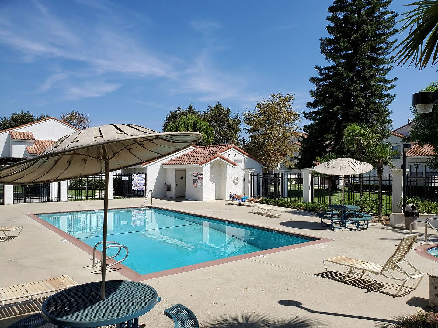 Beautiful Santa Fe Springs Condo — Photo 1