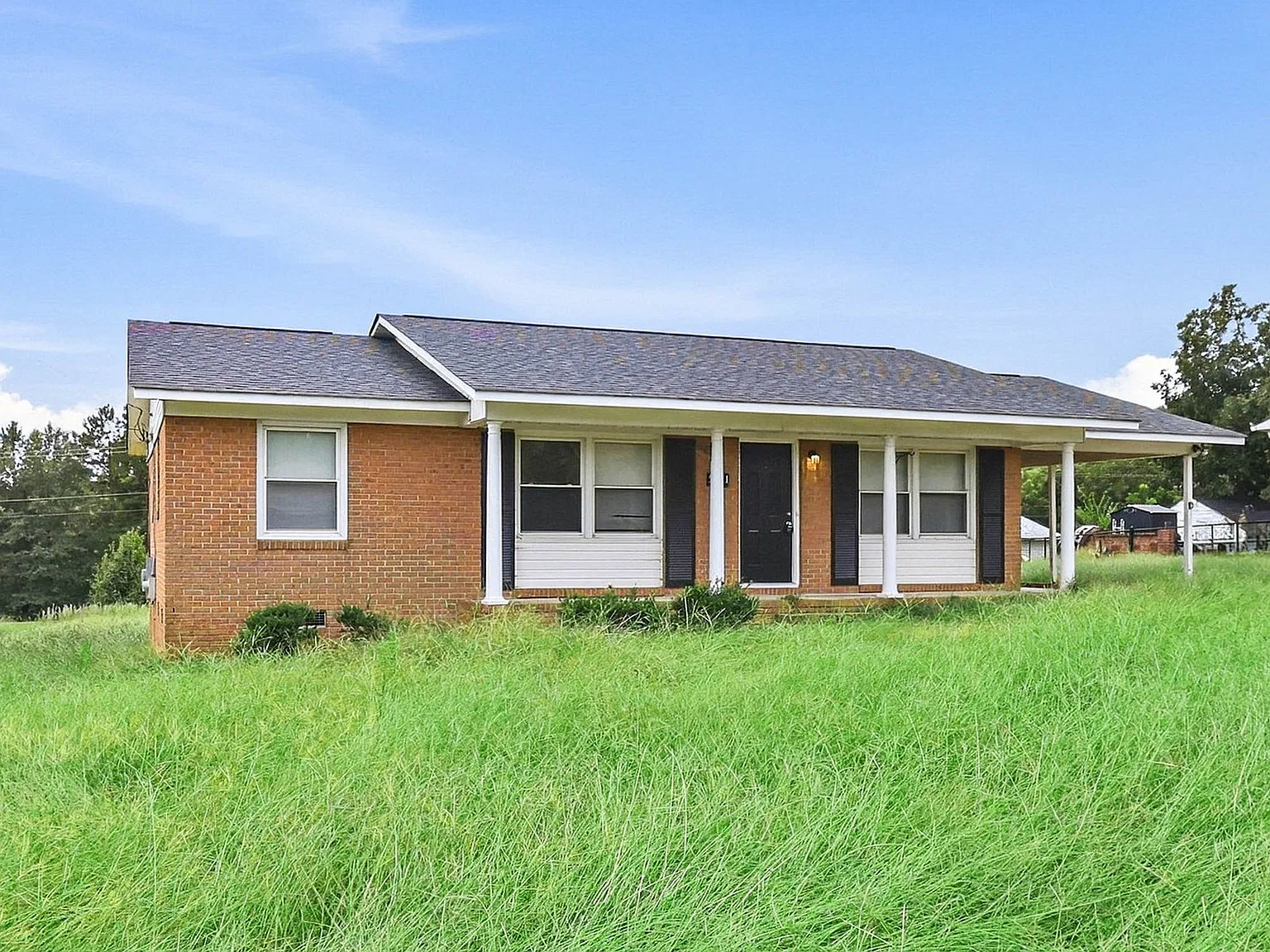 221 Tanglewood Dr — Photo 2