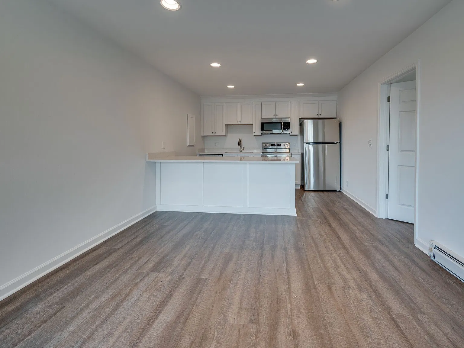 1 bed, 1.0 bath, 600 sqft, $1,295 — Photo 3