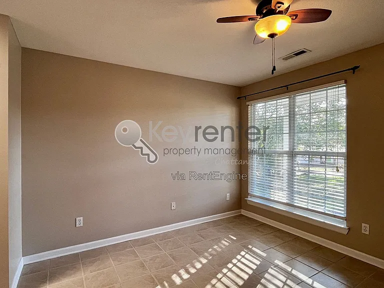 3721 Connelly Ln — Photo 7