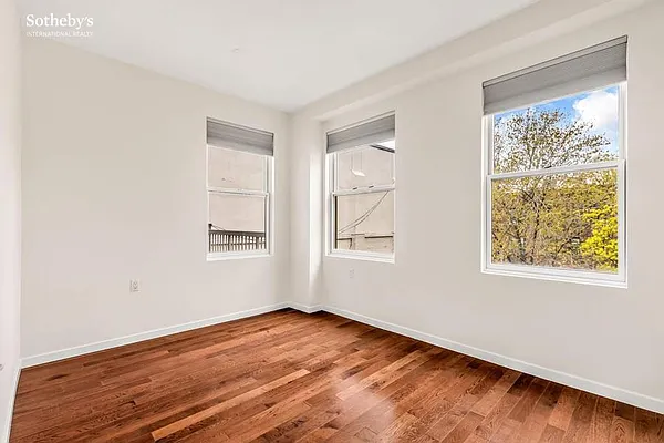 Sold by Sotheby's International Realty | media 11