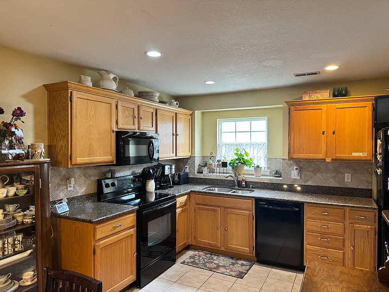 1518 Legend Trail Dr #B — Photo 2