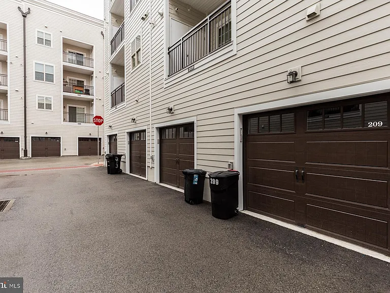 207 Brinley Ct — Photo 27