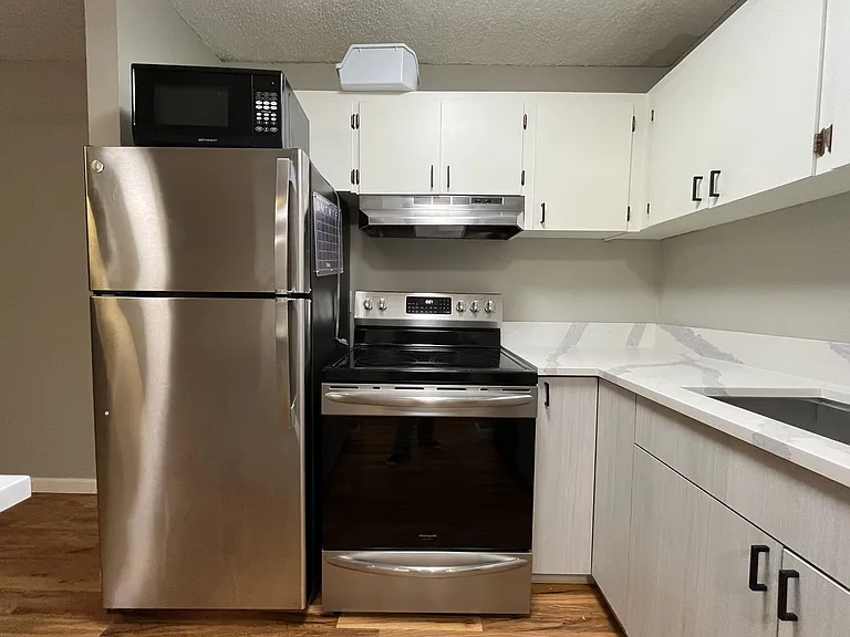 15827 NE Glisan St #1 — Photo 8