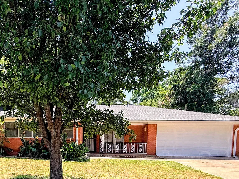 1336 Crestview Dr — Photo 15