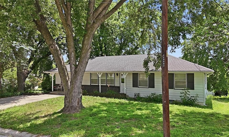 1st image of 483 NE Meadowbrook Rd