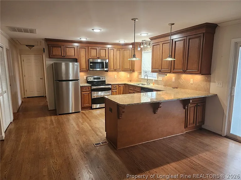 206 Britt St — Photo 5