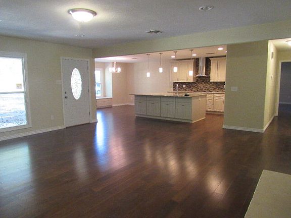 5th image of 2205 Melissa Dr