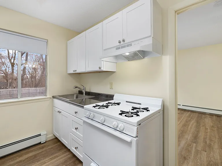 East Bay Apartments — Photo 35