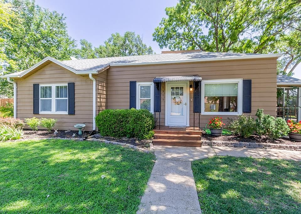 1315 Roach St, Salina, KS 67401 Zillow