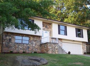 219 Rockledge Dr, Nitro, WV