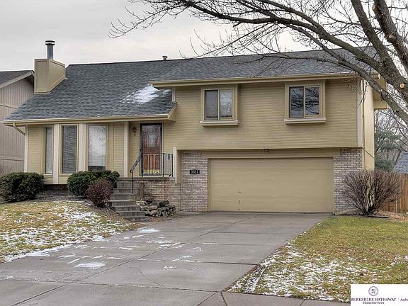 2nd image of 3313 S 152nd Cir