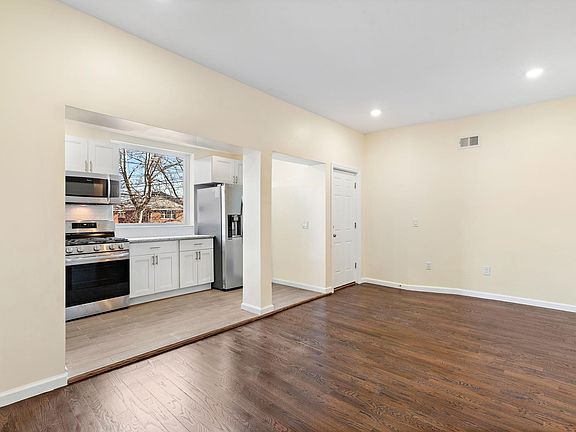 4th image of 413 Palisade Ave Unit A