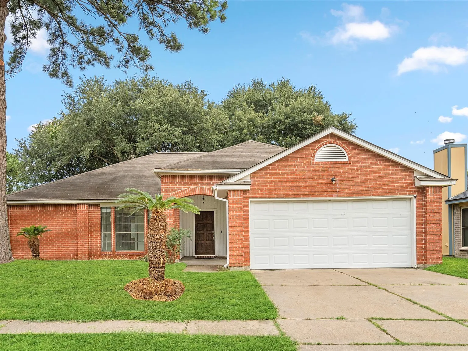 3 bed, 2.0 bath, 1860 sqft, $2,100 — Photo 3