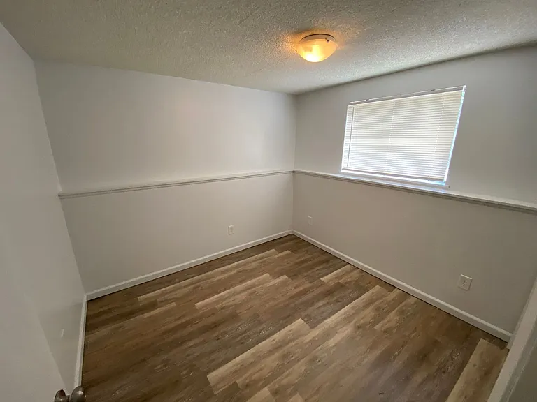702 S Oak St — Photo 12
