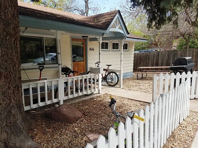 1616 7th Street - front yard