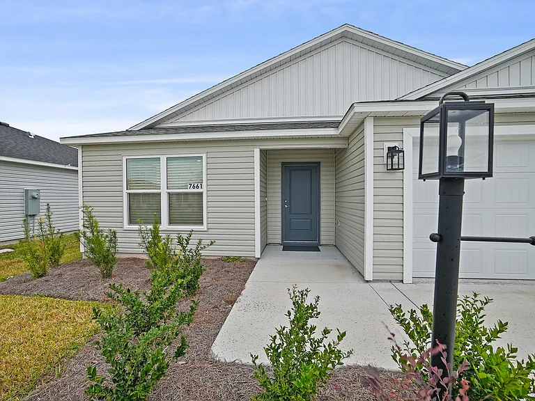 7661 Rutherford Ln — Photo 3
