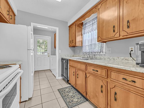 3rd image of 743 Spees Dr