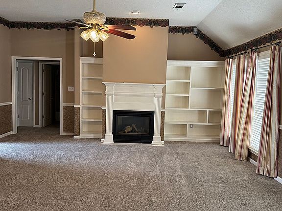 Gas fireplace