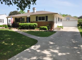 1617 Jay Ln, Green Bay, WI 54304