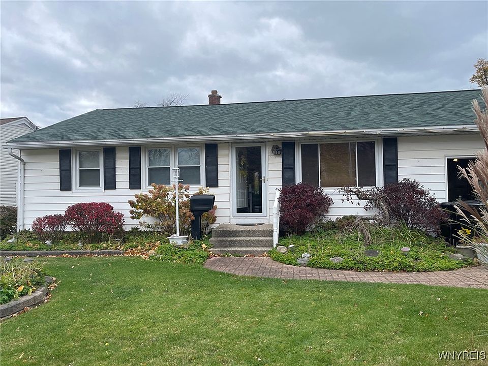 1st image of 18 Lynbrook Dr