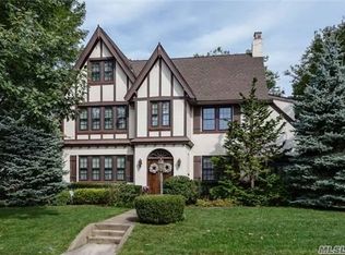 119 Newmarket Rd, Garden City, NY 11530