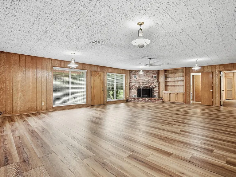 10240 Post Oak Dr — Photo 20