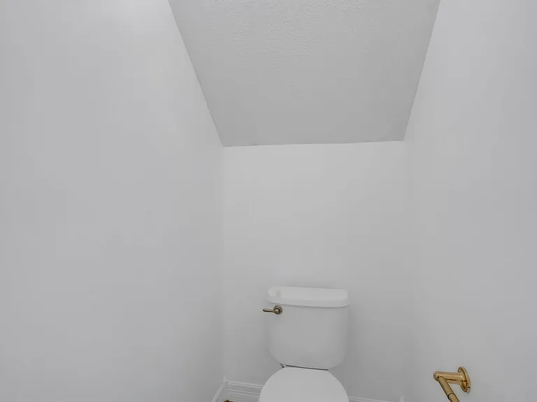20002 Barton Creek Ct — Photo 32