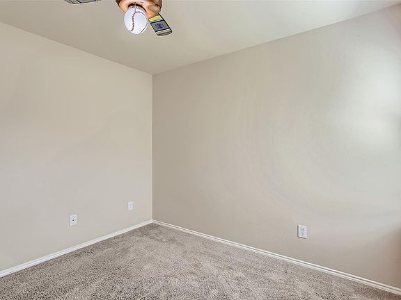4th image of 503 Hawthorn Dr