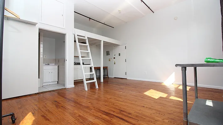 Rented by Nooklyn NYC LLC | media 24