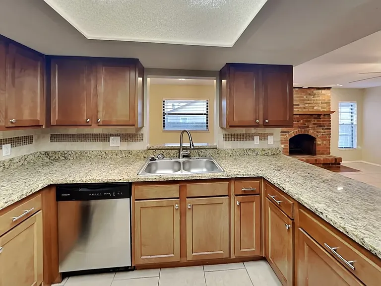 2330 Windsor Oaks Ave — Photo 12