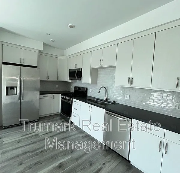 11408 Sarah St #205 — Photo 8