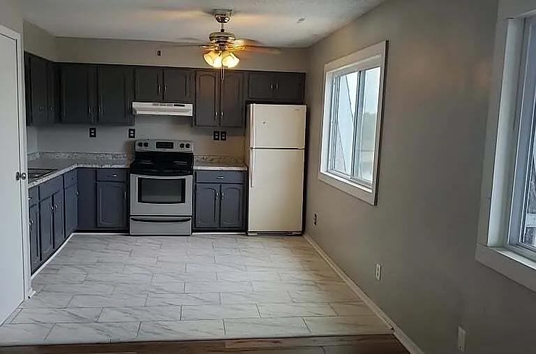 202 Jackson St — Photo 3