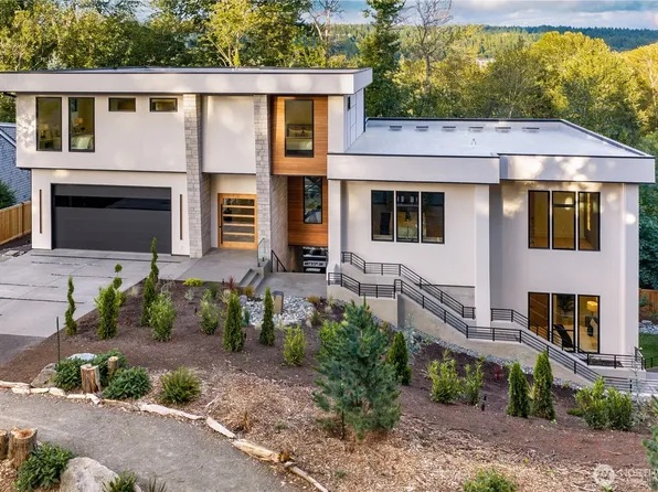 3806 95th Avenue NE, Yarrow Point, WA 98004
