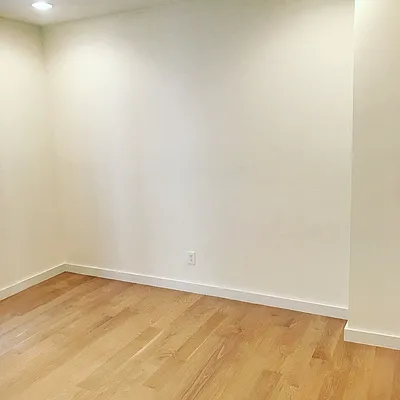 Rented by PMG Real Estate  | media 30