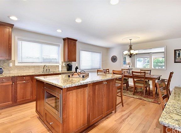 5th image of 4864 Fir Ave
