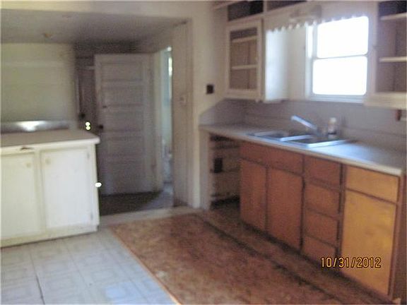 5th image of 10022 Cedar Hill Dr