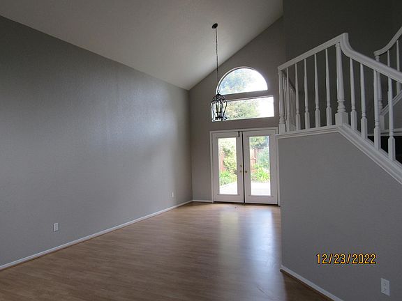 Living room/Dining area w/double doors leading out to the backyard