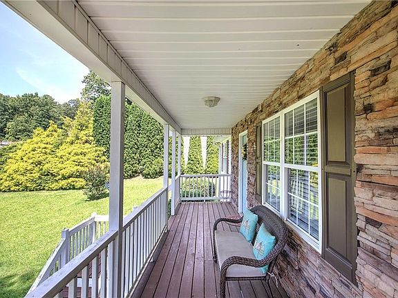 4th image of 22 Bay Ct SW